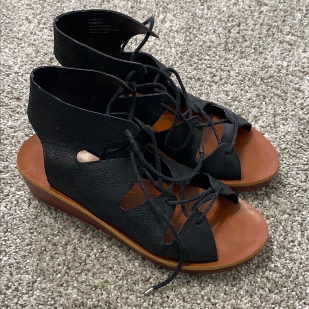 Black small wedge sandal